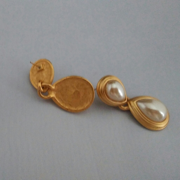Classic Earrings - Picture 2 of 2